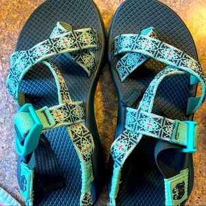 Womens chacos size 5 in great condition